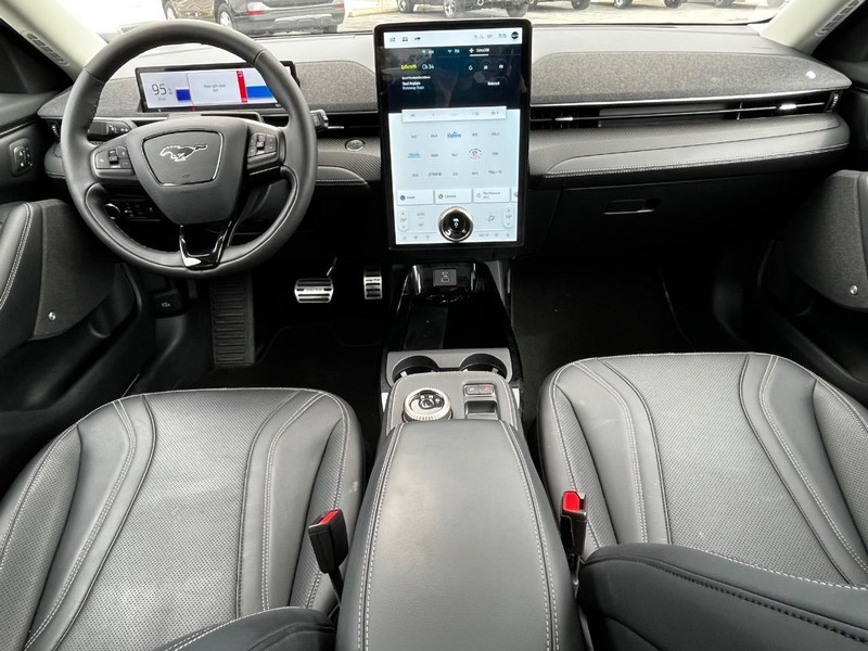 Ford Mustang Mach-E Vehicle Full-screen Gallery Image 12