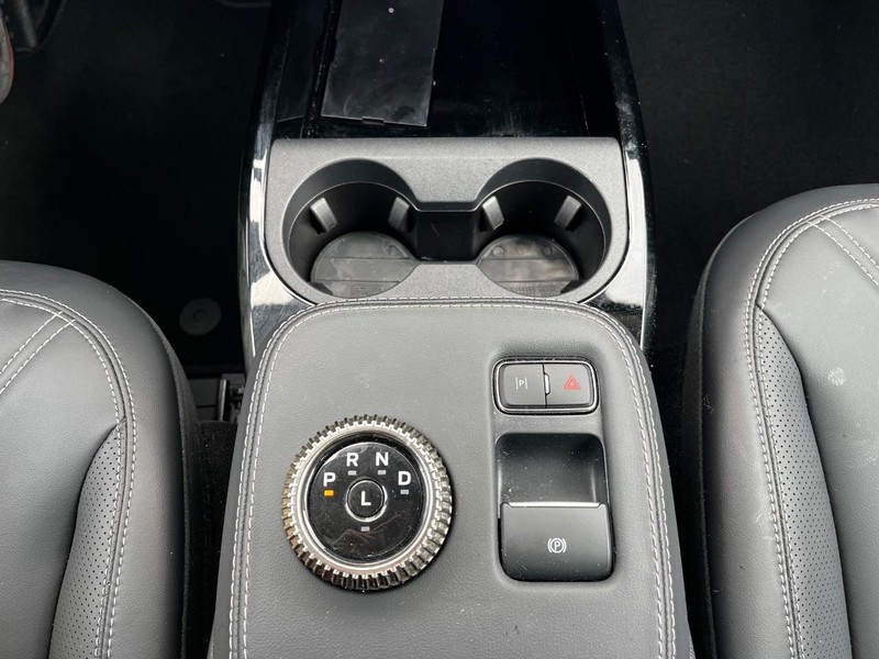 Ford Mustang Mach-E Vehicle Full-screen Gallery Image 20