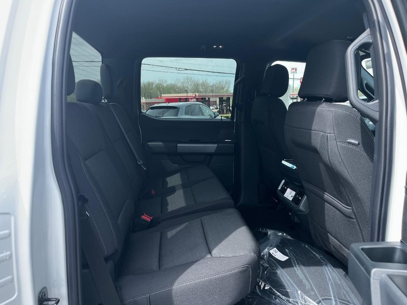 Ford F-150 Vehicle Full-screen Gallery Image 04