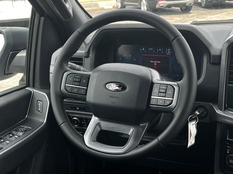 Ford F-150 Vehicle Full-screen Gallery Image 06