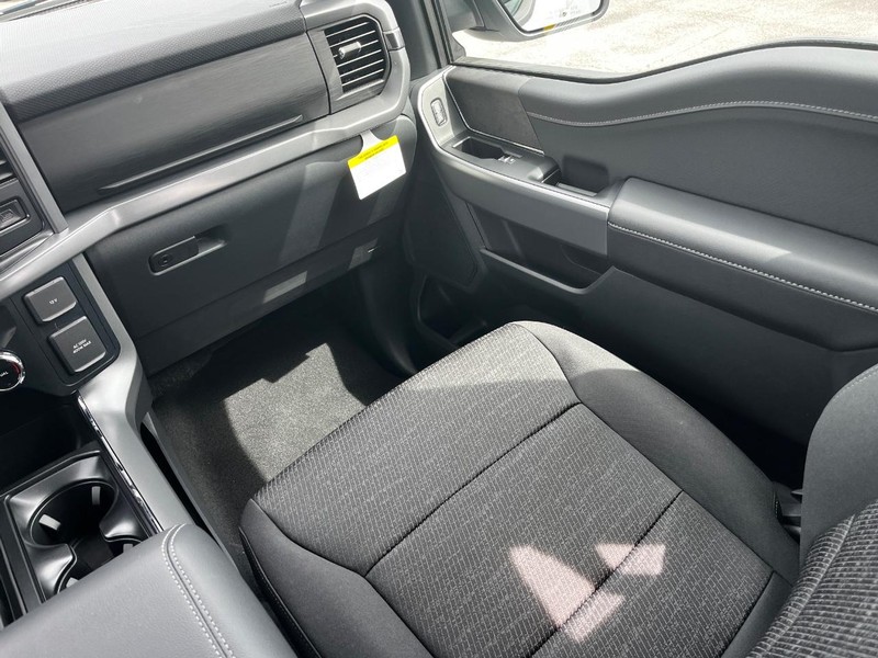 Ford F-150 Vehicle Full-screen Gallery Image 07