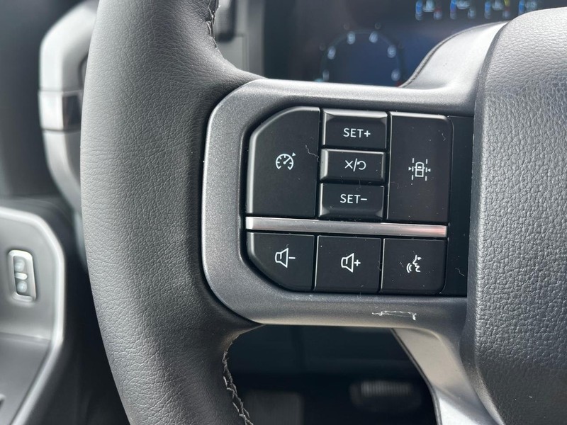 Ford F-150 Vehicle Full-screen Gallery Image 11