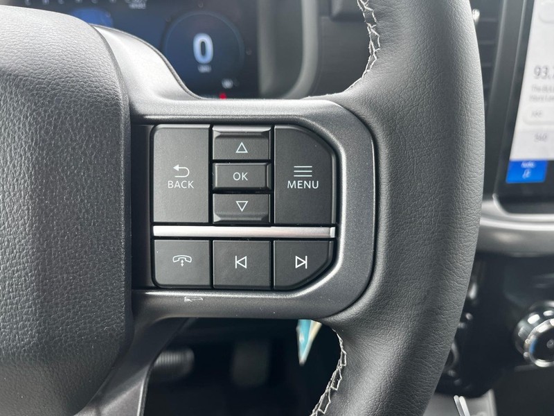 Ford F-150 Vehicle Full-screen Gallery Image 12