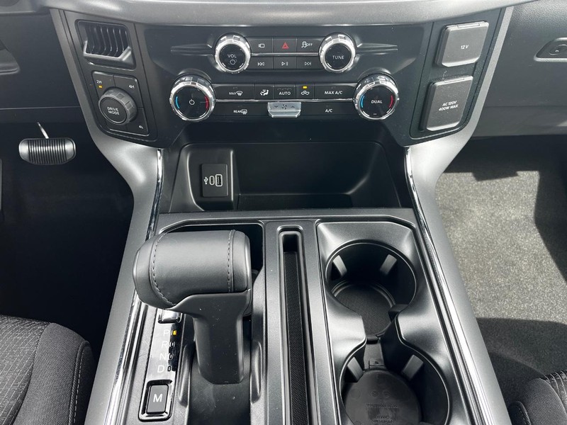 Ford F-150 Vehicle Full-screen Gallery Image 14