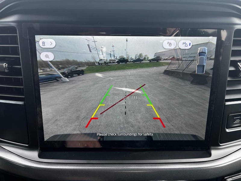 Ford F-150 Vehicle Full-screen Gallery Image 16