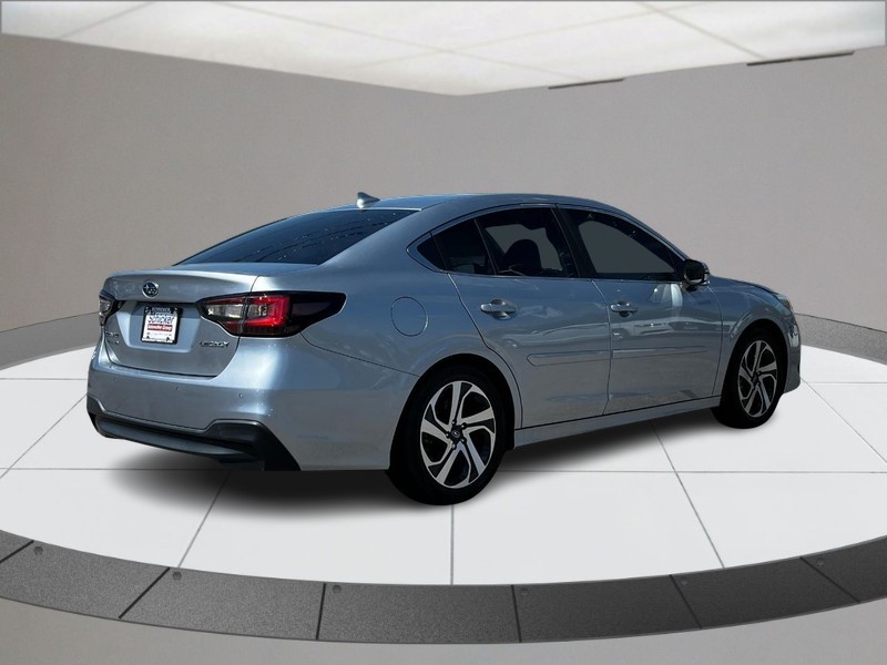 Subaru Legacy Vehicle Full-screen Gallery Image 03