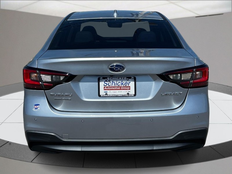 Subaru Legacy Vehicle Full-screen Gallery Image 04