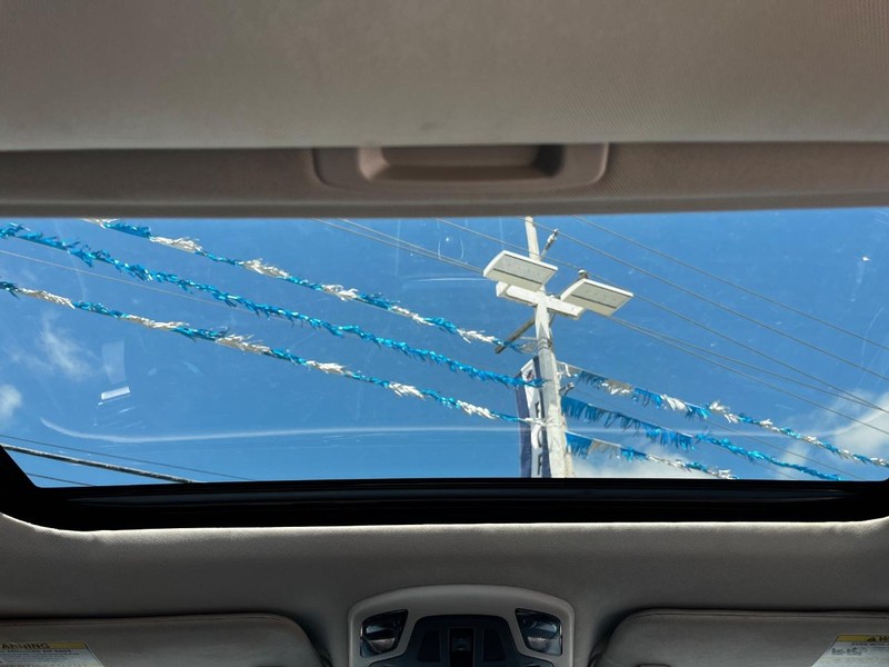 Subaru Legacy Vehicle Full-screen Gallery Image 12