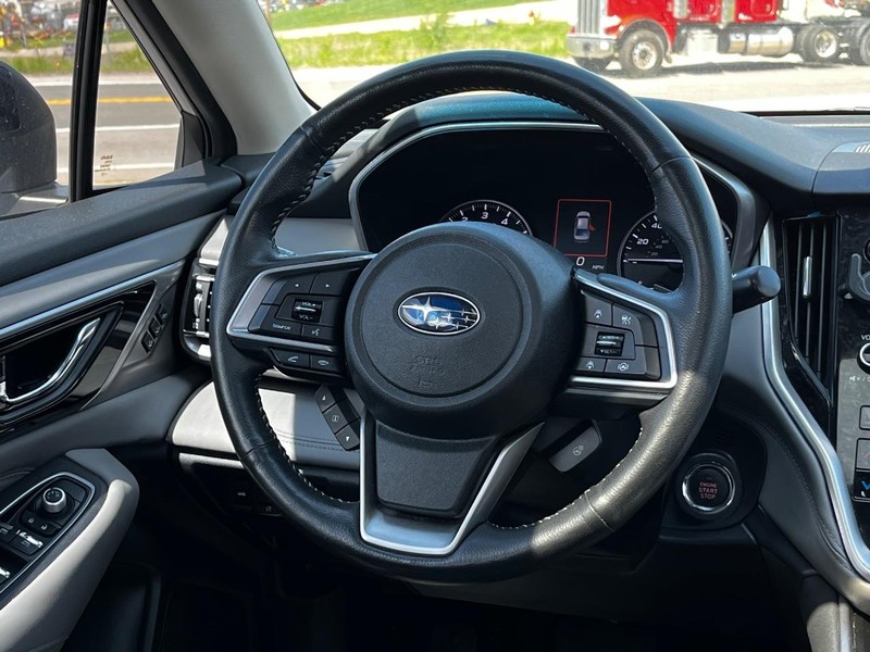 Subaru Legacy Vehicle Full-screen Gallery Image 14