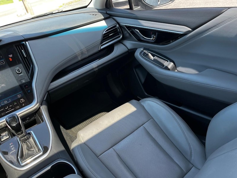 Subaru Legacy Vehicle Full-screen Gallery Image 15