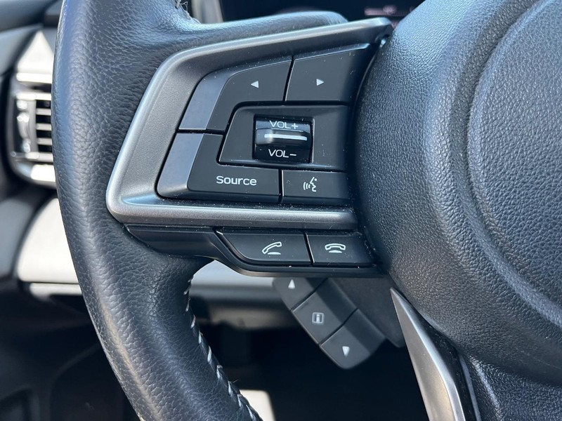 Subaru Legacy Vehicle Full-screen Gallery Image 18