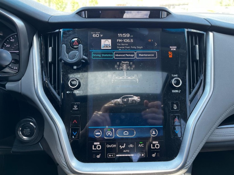 Subaru Legacy Vehicle Full-screen Gallery Image 22