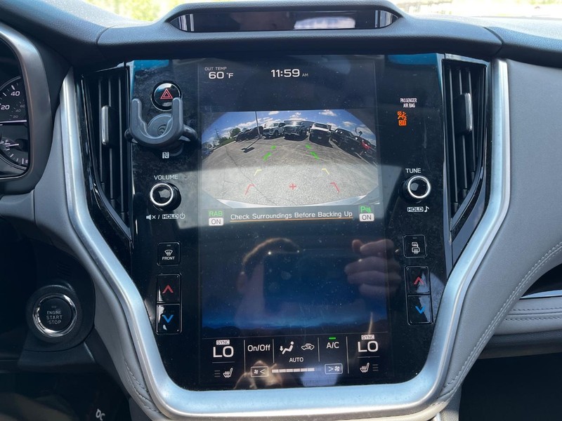 Subaru Legacy Vehicle Full-screen Gallery Image 23