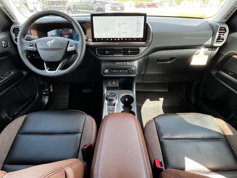 Ford Bronco Sport Vehicle Full-screen Gallery Image 05