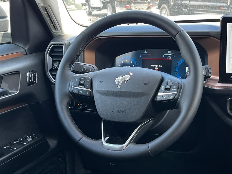 Ford Bronco Sport Vehicle Full-screen Gallery Image 06