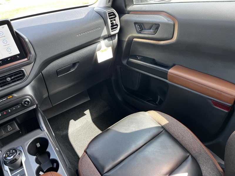 Ford Bronco Sport Vehicle Full-screen Gallery Image 07