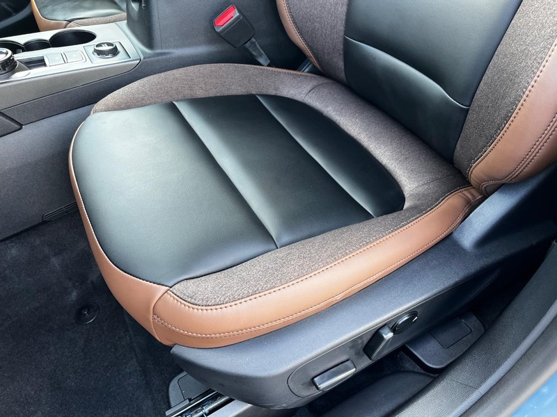 Ford Bronco Sport Vehicle Full-screen Gallery Image 09