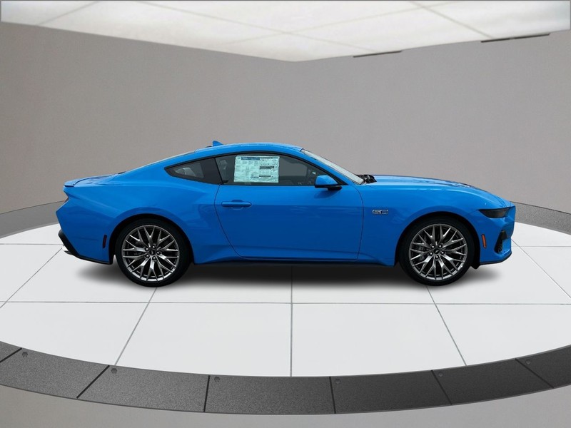 Ford Mustang Vehicle Full-screen Gallery Image 02