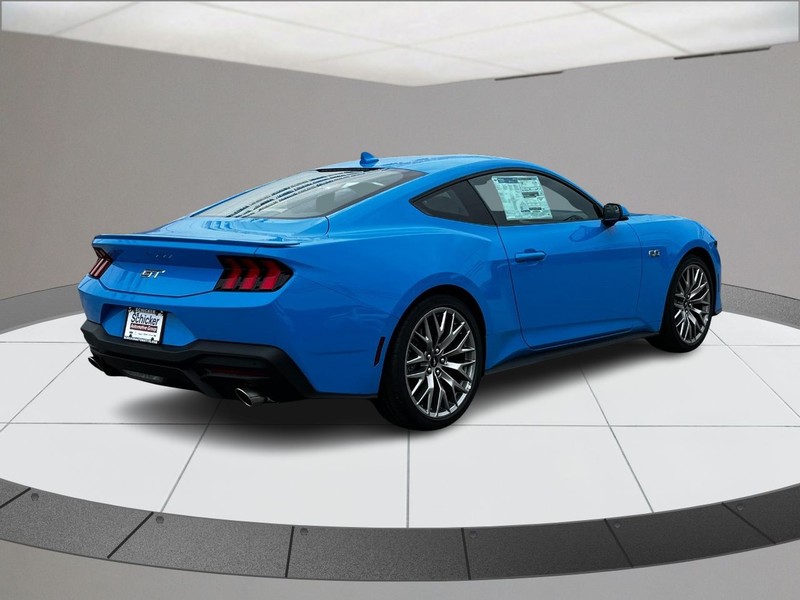 Ford Mustang Vehicle Full-screen Gallery Image 03