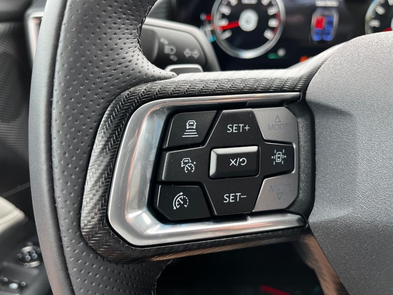 Ford Mustang Vehicle Full-screen Gallery Image 06