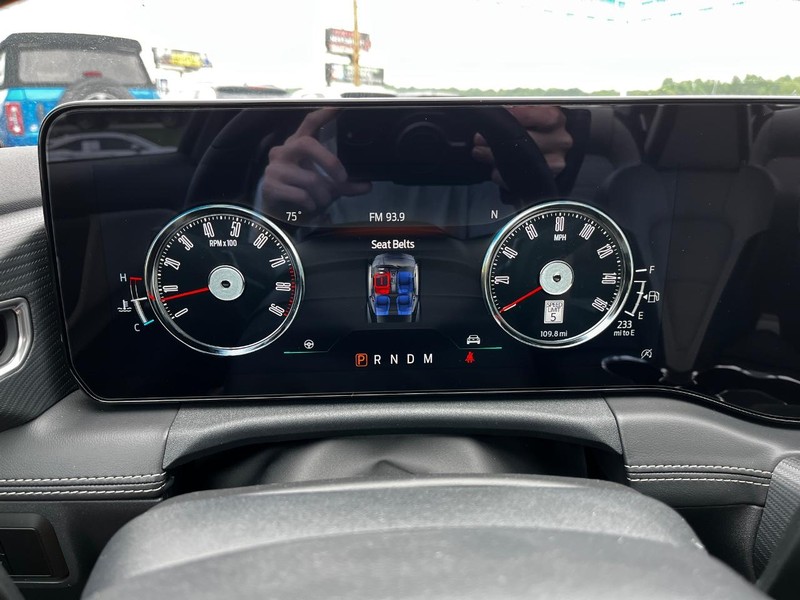 Ford Mustang Vehicle Full-screen Gallery Image 08