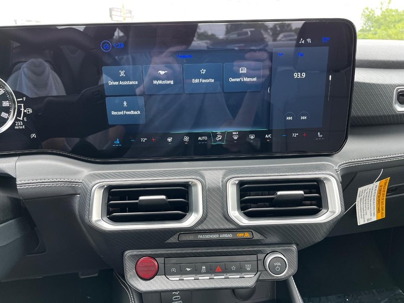 Ford Mustang Vehicle Full-screen Gallery Image 09