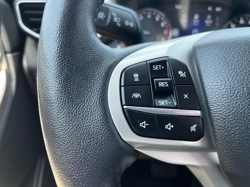 Ford Explorer Vehicle Full-screen Gallery Image 18