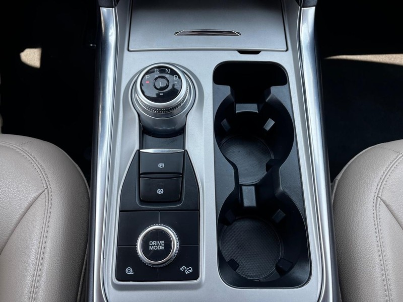Ford Explorer Vehicle Full-screen Gallery Image 21