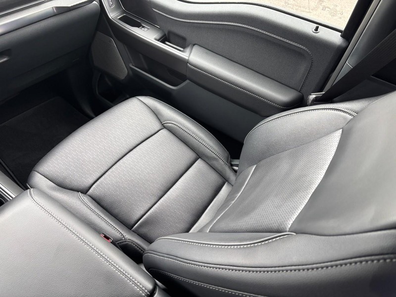 Ford F-150 Vehicle Full-screen Gallery Image 10