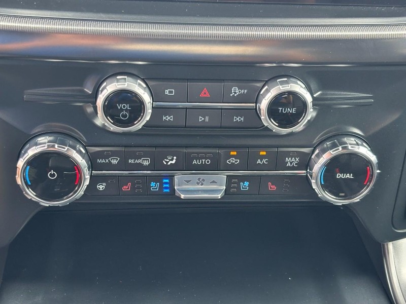 Ford F-150 Vehicle Full-screen Gallery Image 18