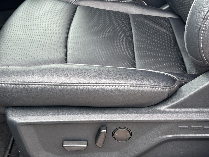 Ford F-150 Vehicle Full-screen Gallery Image 20