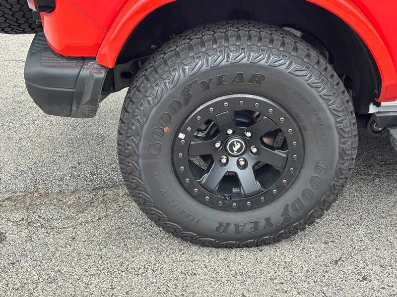 Ford Bronco Vehicle Full-screen Gallery Image 04