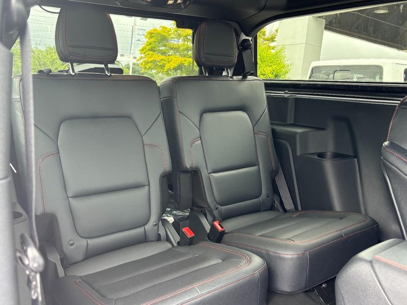 Ford Bronco Vehicle Full-screen Gallery Image 05