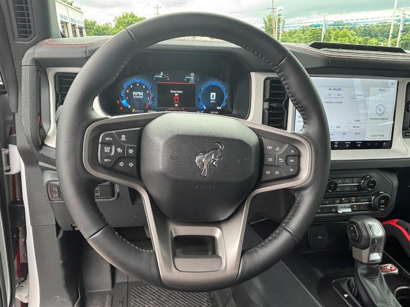 Ford Bronco Vehicle Full-screen Gallery Image 07