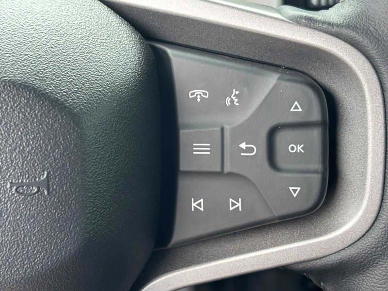 Ford Bronco Vehicle Full-screen Gallery Image 10