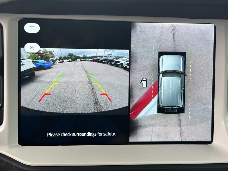 Ford Bronco Vehicle Full-screen Gallery Image 13