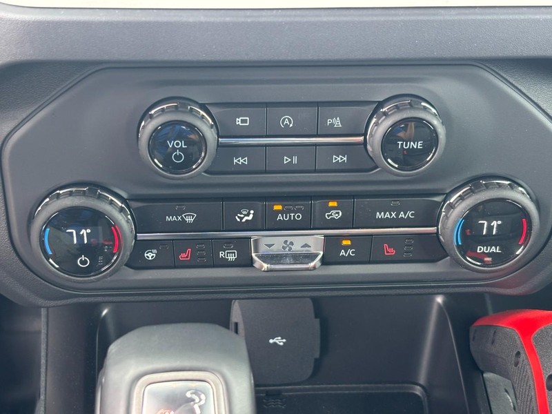 Ford Bronco Vehicle Full-screen Gallery Image 15