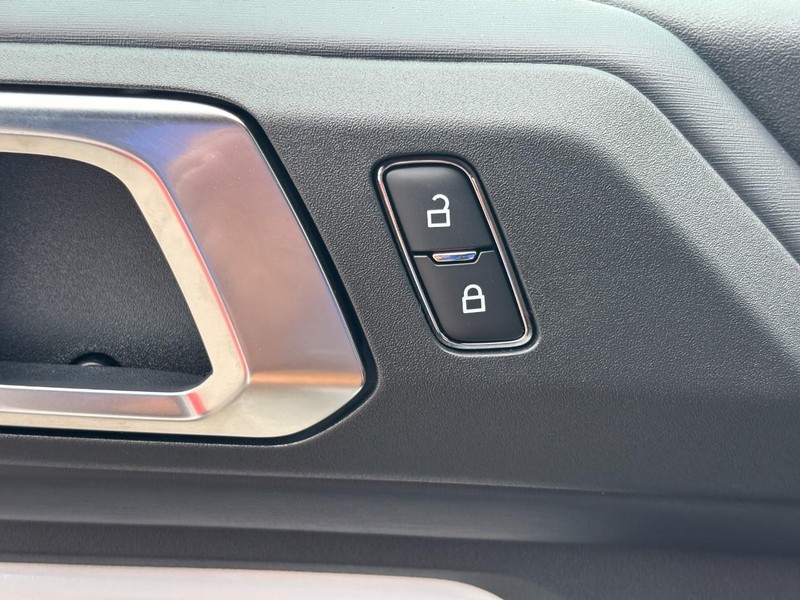 Ford Bronco Vehicle Full-screen Gallery Image 16