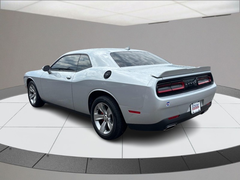 Dodge Challenger Vehicle Full-screen Gallery Image 06