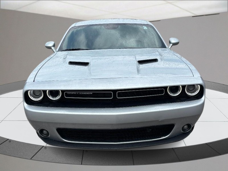 Dodge Challenger Vehicle Full-screen Gallery Image 09