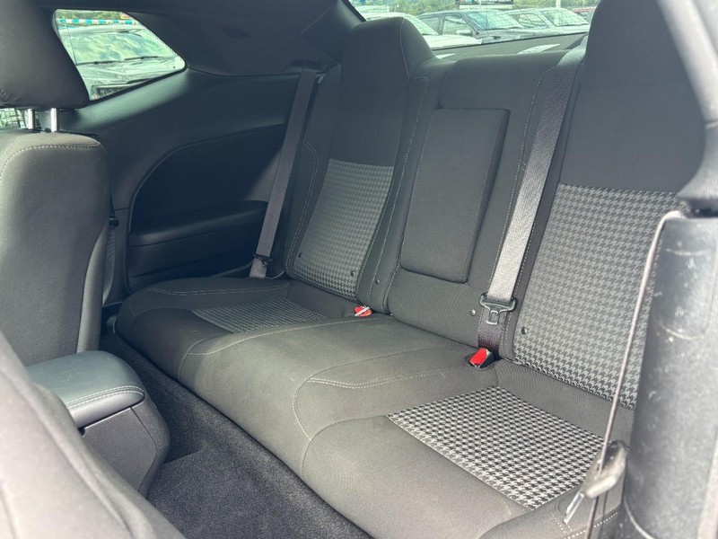 Dodge Challenger Vehicle Full-screen Gallery Image 10