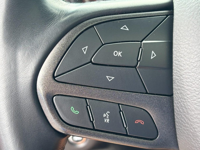 Dodge Challenger Vehicle Full-screen Gallery Image 13