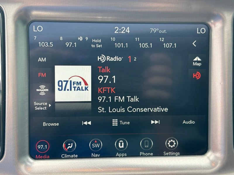 Dodge Challenger Vehicle Full-screen Gallery Image 16