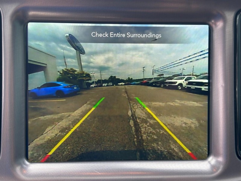 Dodge Challenger Vehicle Full-screen Gallery Image 17