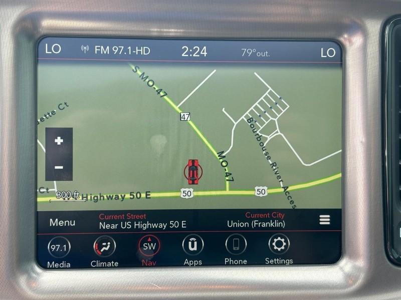 Dodge Challenger Vehicle Full-screen Gallery Image 18