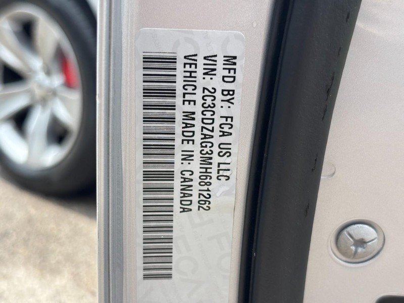 Dodge Challenger Vehicle Full-screen Gallery Image 23