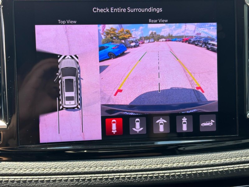 Chrysler Pacifica Vehicle Full-screen Gallery Image 22