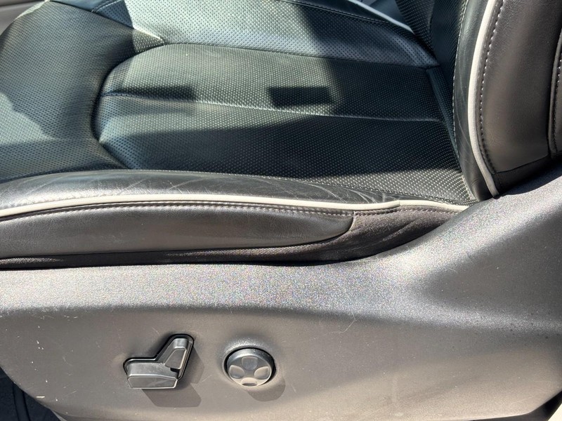 Chrysler Pacifica Vehicle Full-screen Gallery Image 26