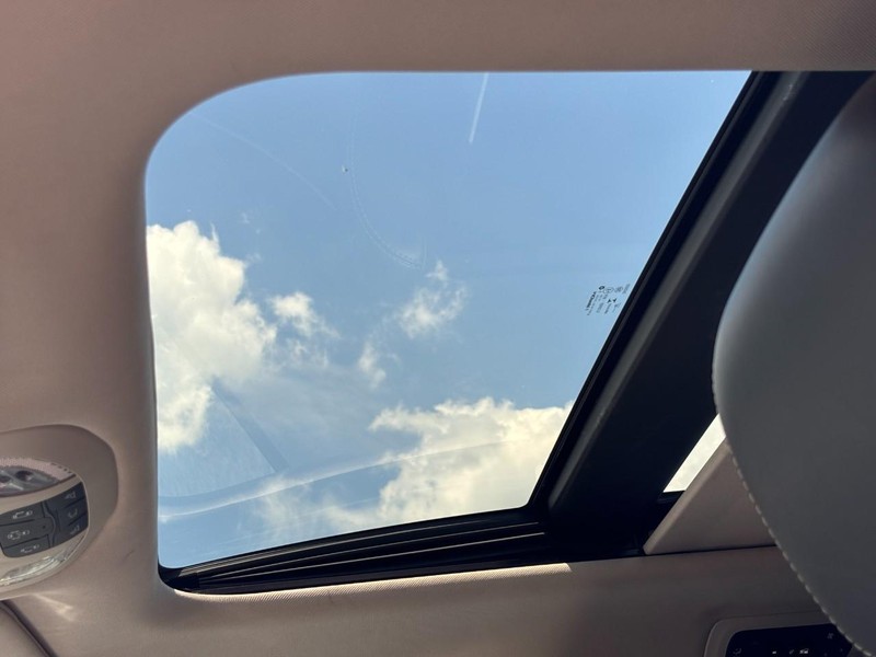 Chrysler Pacifica Vehicle Full-screen Gallery Image 27