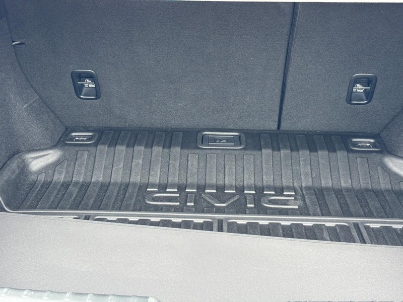 Honda Civic Hatchback Vehicle Full-screen Gallery Image 04